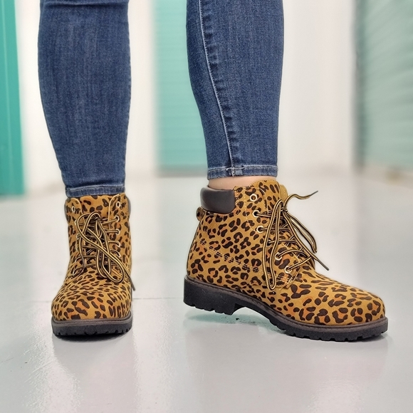 Women's Leopard Combat Lace-up Ankle Boots Low Heel - Picture 4 of 5